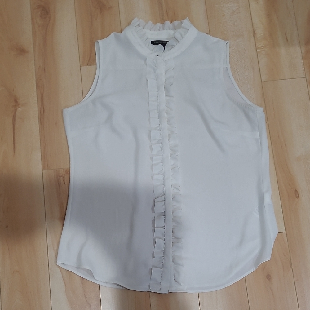 Banana Republic Women's Size Small Petite Cream Ruffled Sleeveless Blouse